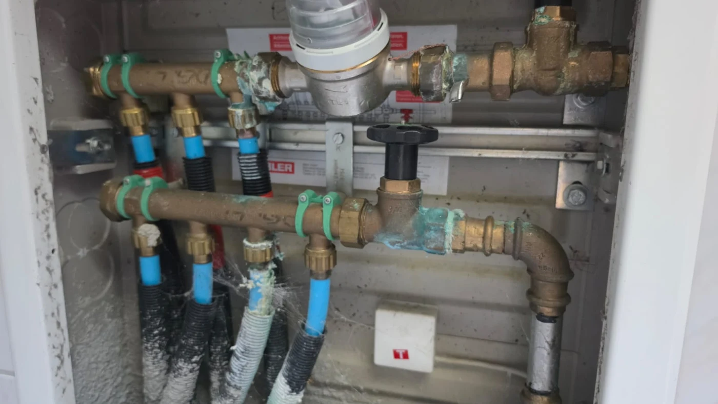 Water manifold before repair